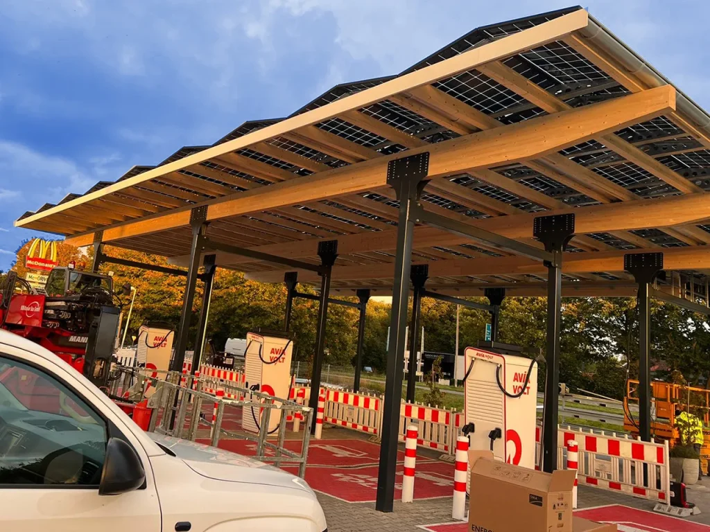 AVIA_Oldenburg_sopago_Solar Parkplatz, Solarparkplatz, Sopago, Sparkasse Uelzen, Satteldach