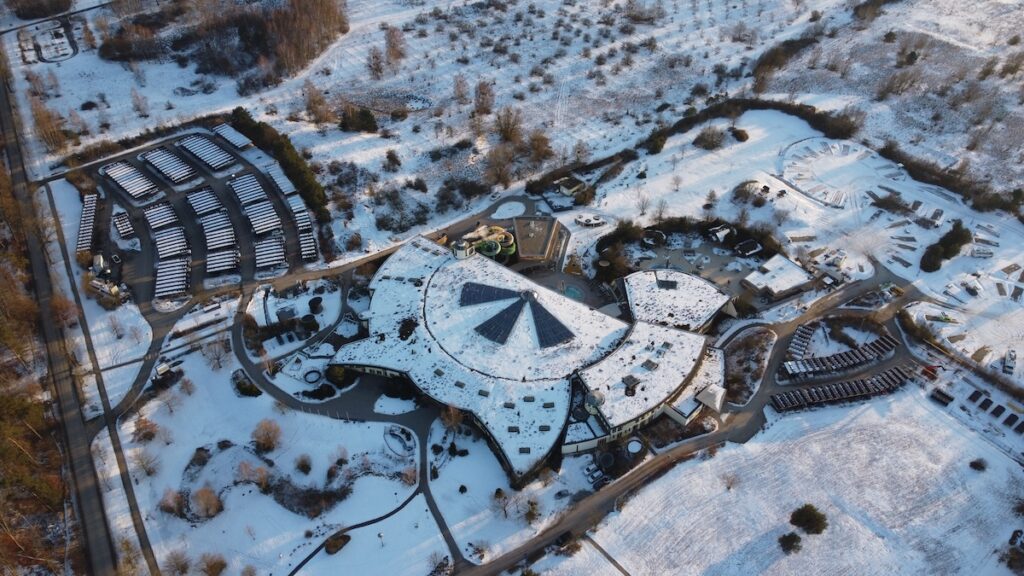 Naturtherme Templin in Berlin Drohnenansicht Komplett im Winter mit Schnee