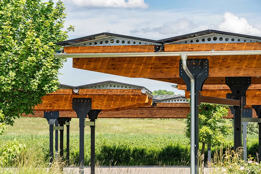 Winterhalter-Parkplatz in Meckenbeuren mit installierter Solardachkonstruktion