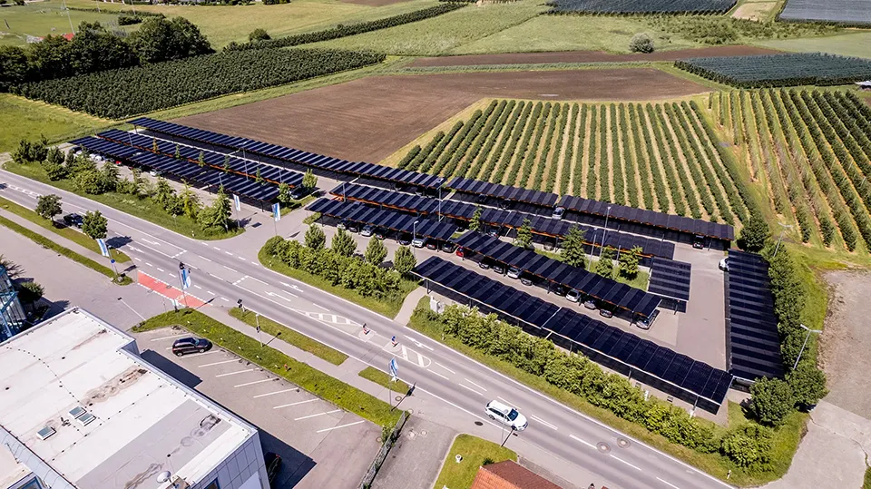 Panoramaansicht der SolarParking-Anlage von Sopago
