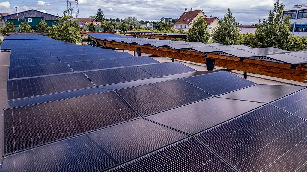 Solar-Carport für eigene Stromerzeugung