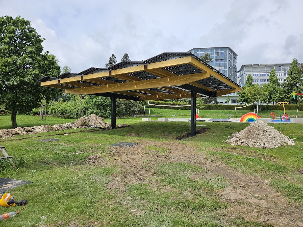 Dach-PV, Solar-Carport oder Freifläche? Der ultimative Vergleich für Gewerbe 3 Taunabad Oberursel Solardach Solarcarport Vorne